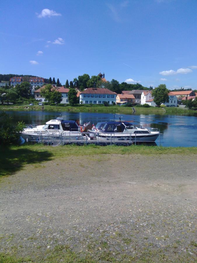 Penzion Patak Kamyk nad Vltavou Exteriör bild